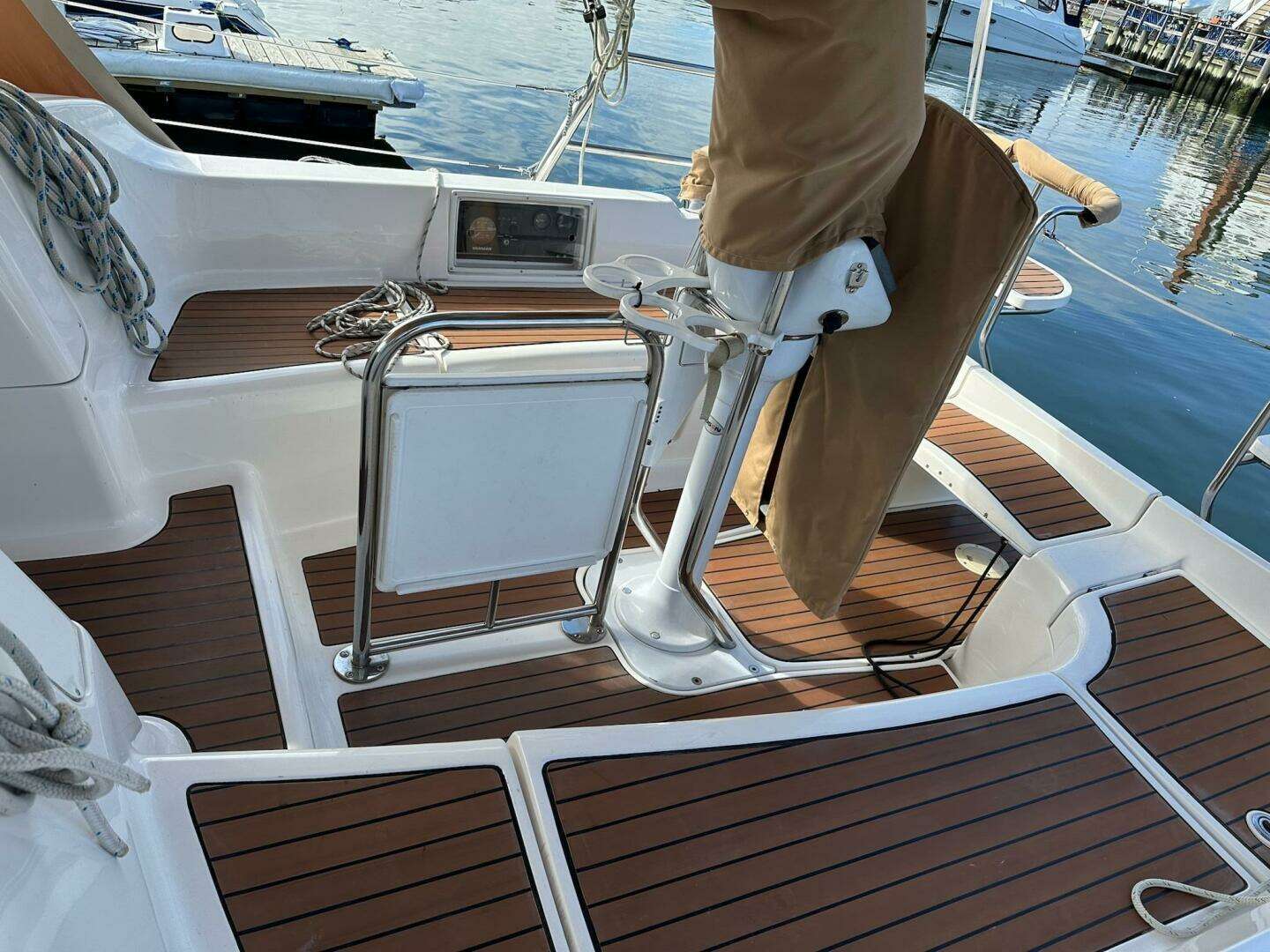 2005 Hunter 38 - Image 11