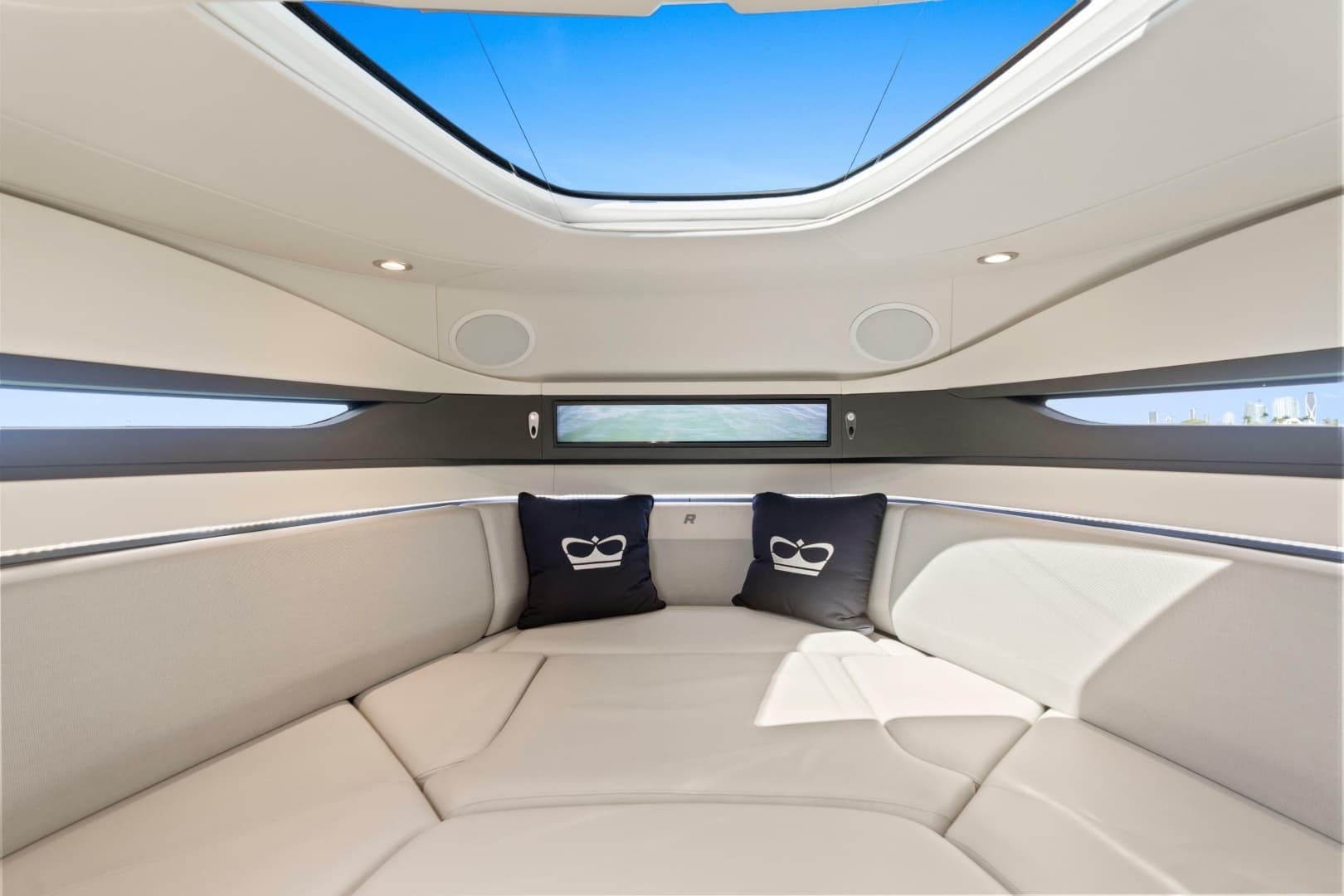 2020 Princess R35 - Image 21