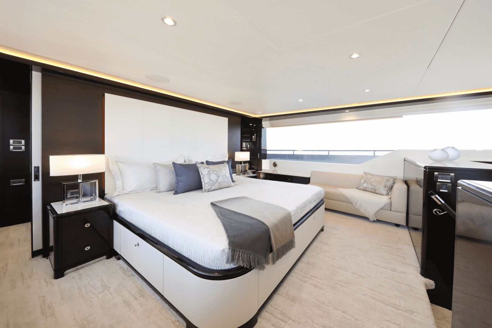 2027 Ocean Alexander 37L - Image 41