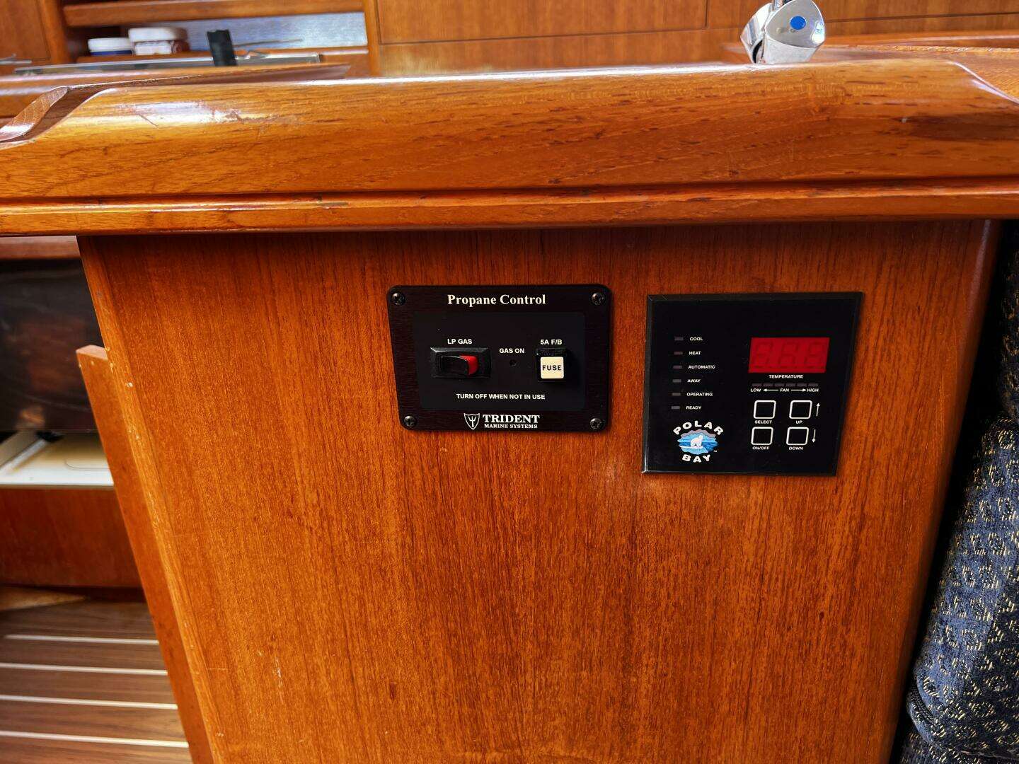 2004 Hunter 33 - Image 70