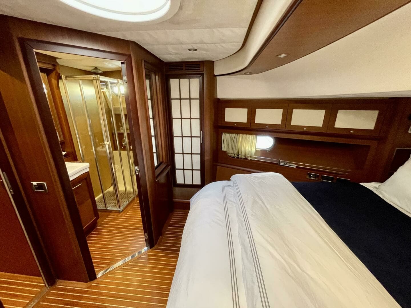2006 Mochi Craft 74' Dolphin - Image 30