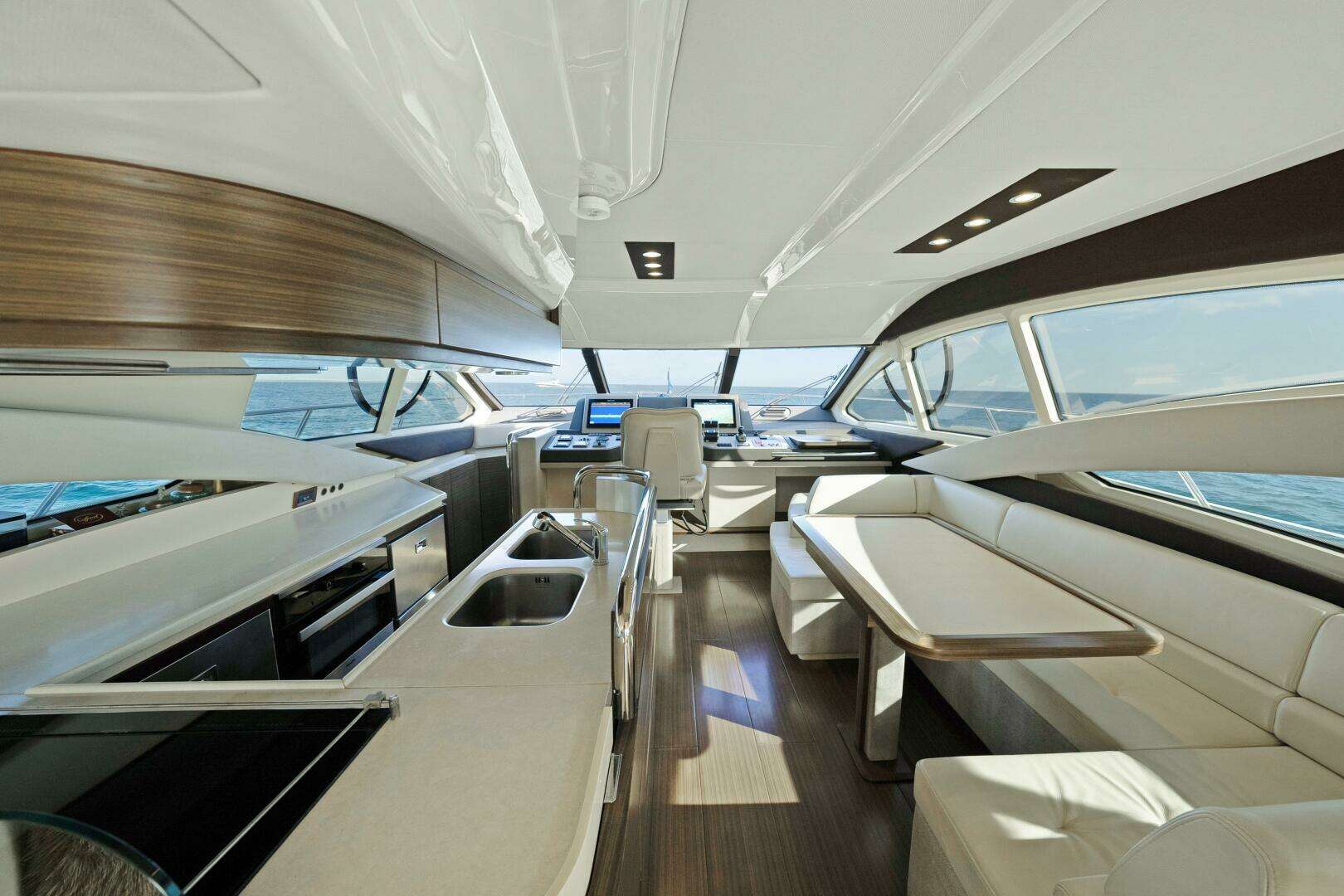 2017 Azimut 60 Flybridge - Image 9