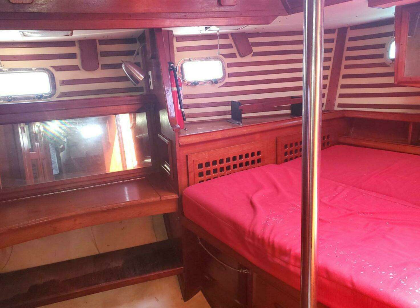 1982 Endeavour 43 CC - Image 19