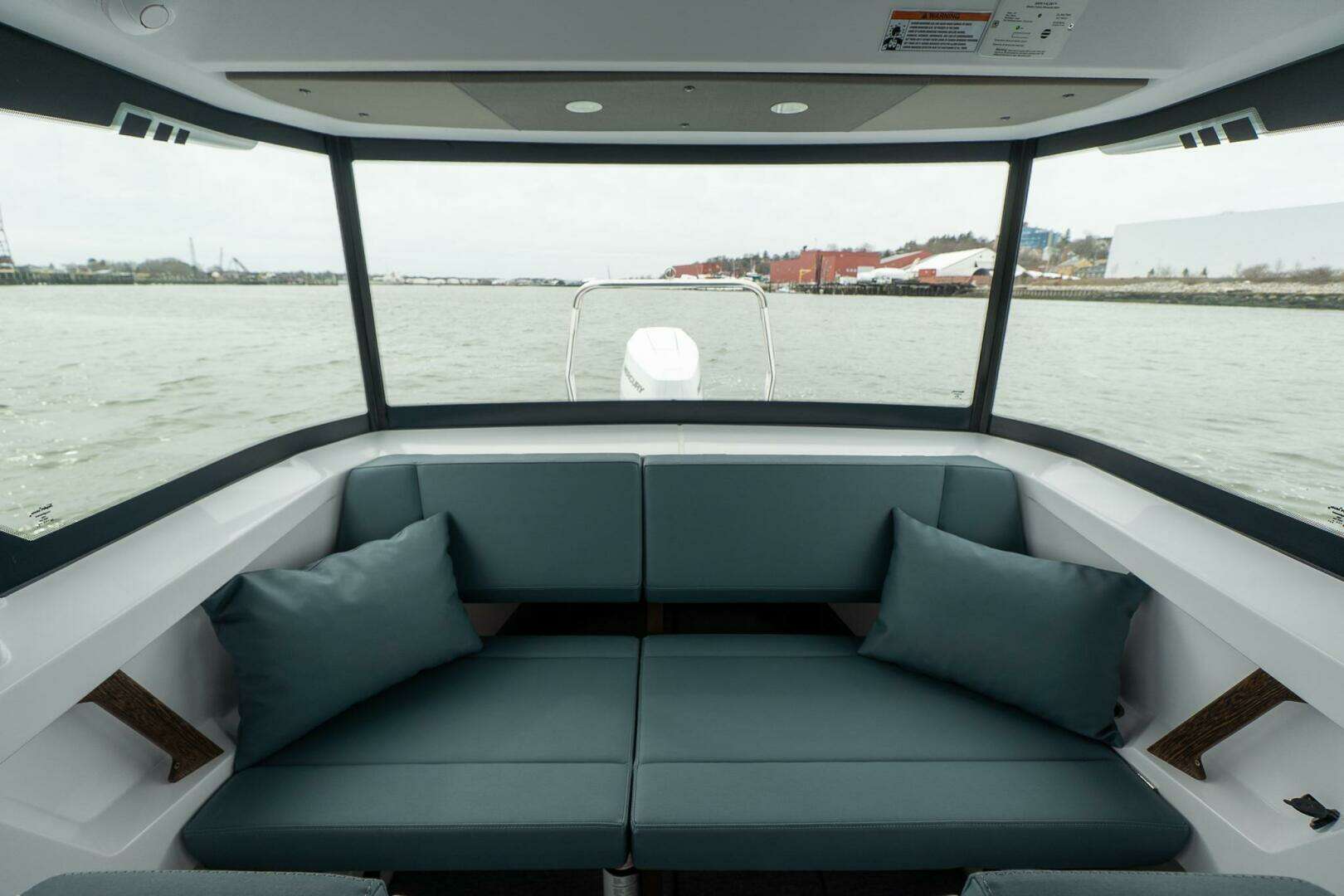 2026 Axopar Cross Cabin - Image 26