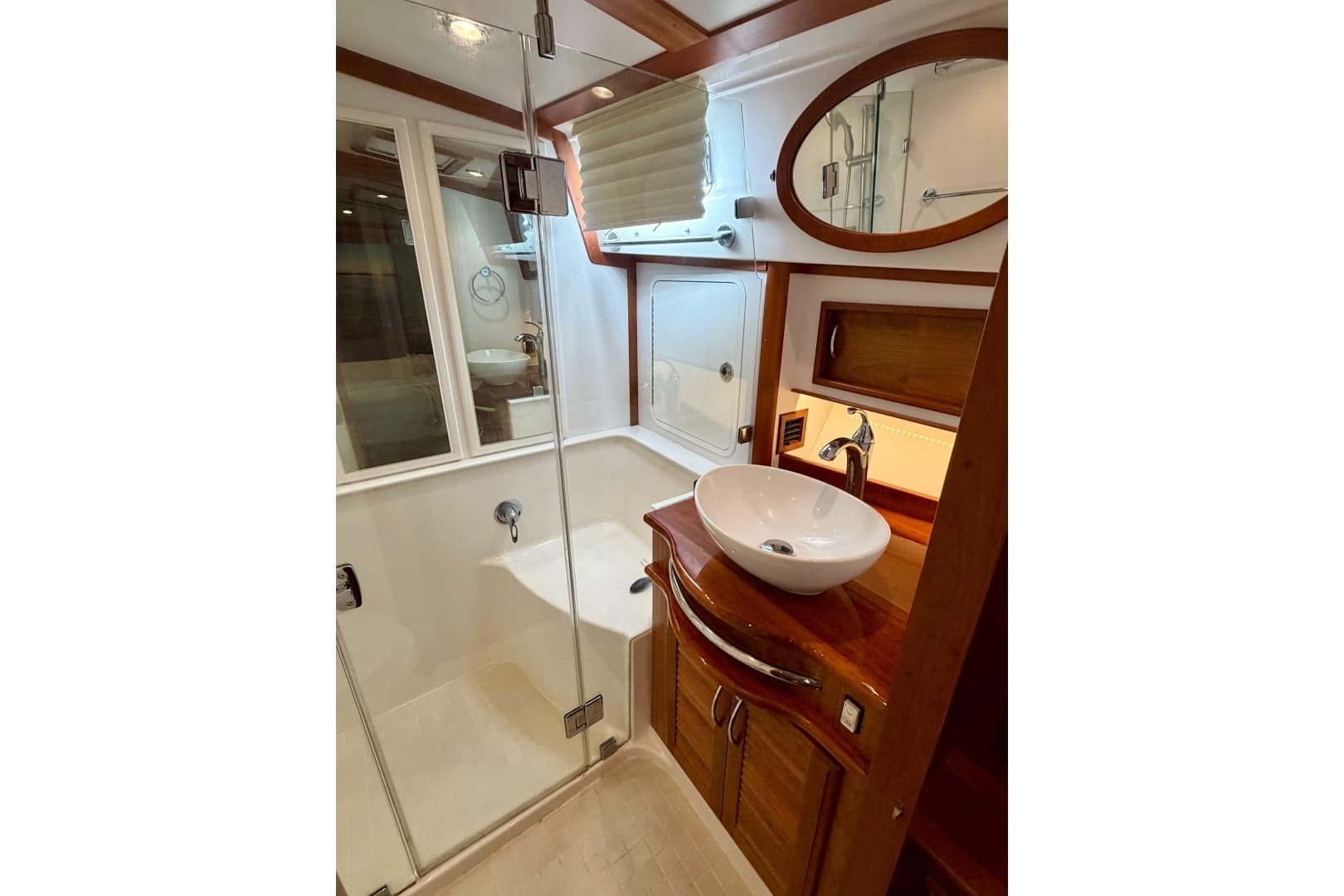 2016 Sabre 48 Salon Express - Image 20