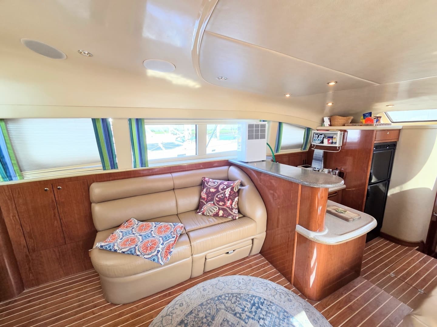 2002 Sea Ray 480 Motor Yacht - Image 10