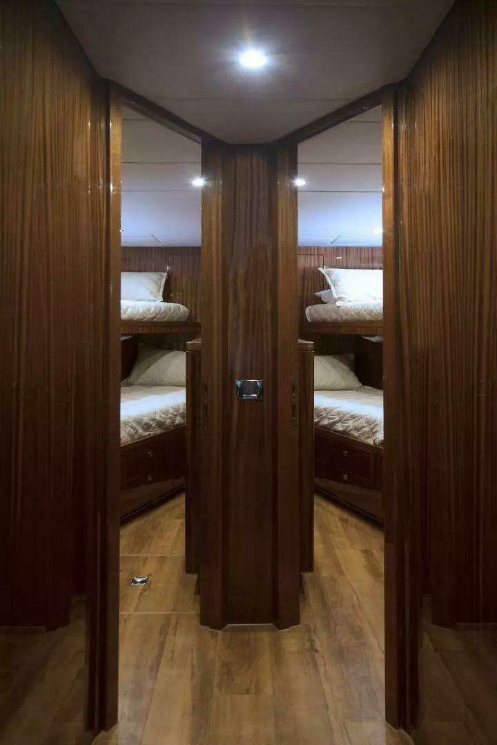 2016 Hargrave Raised Pilothouse - Image 19