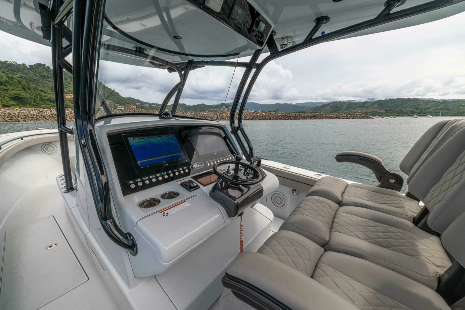 2024 Valhalla Boatworks V-33 - Image 25