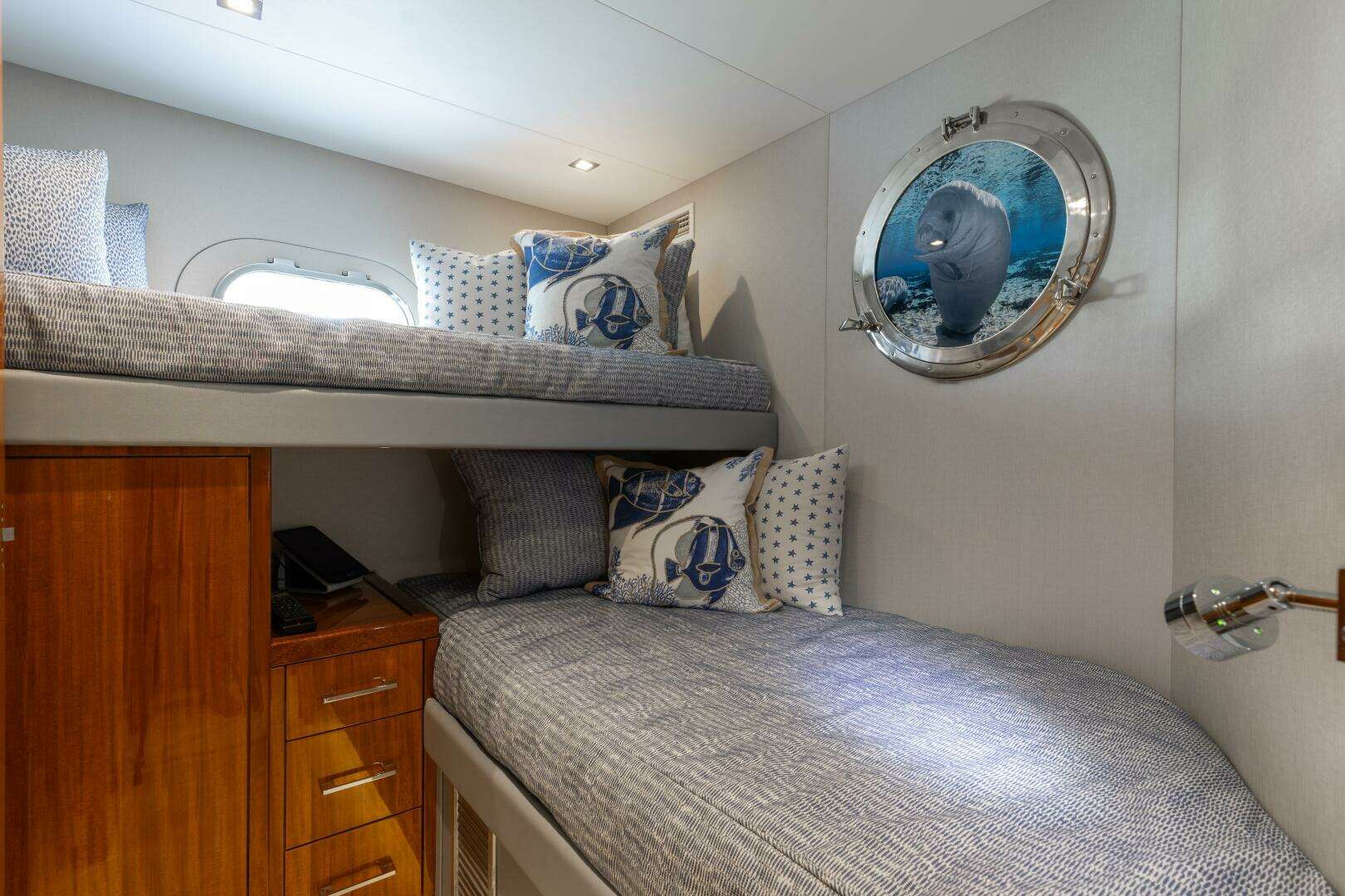 2014 Hatteras 80 - Image 37
