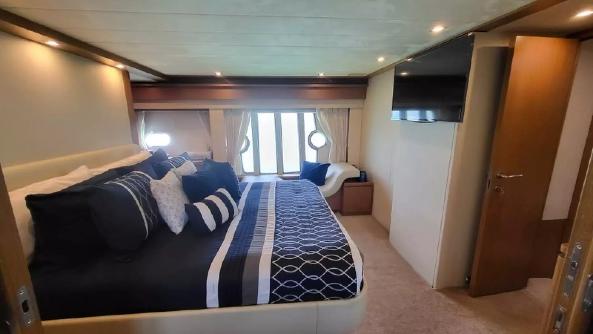 2007 Ferretti Yachts 780 - Image 23