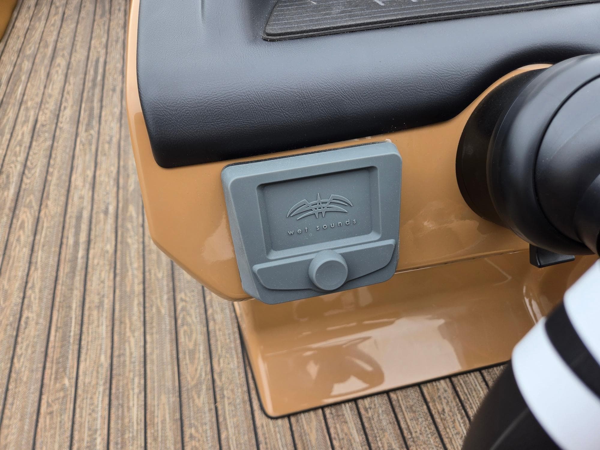 2026 Harris Cruiser 210 boat dashboard with Wet Sounds audio control.