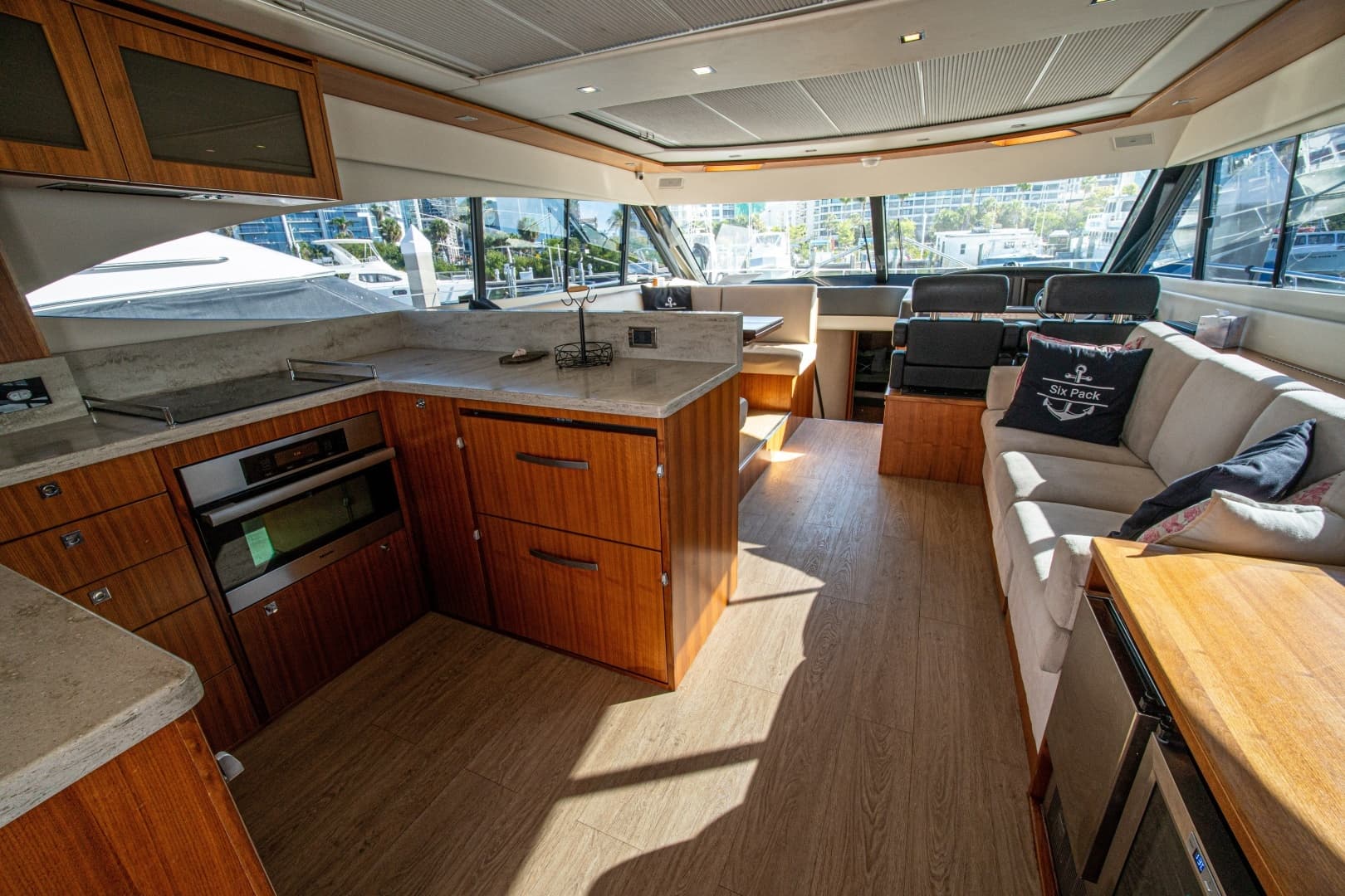 2015 Riviera 6000 Sport Yacht - Image 28