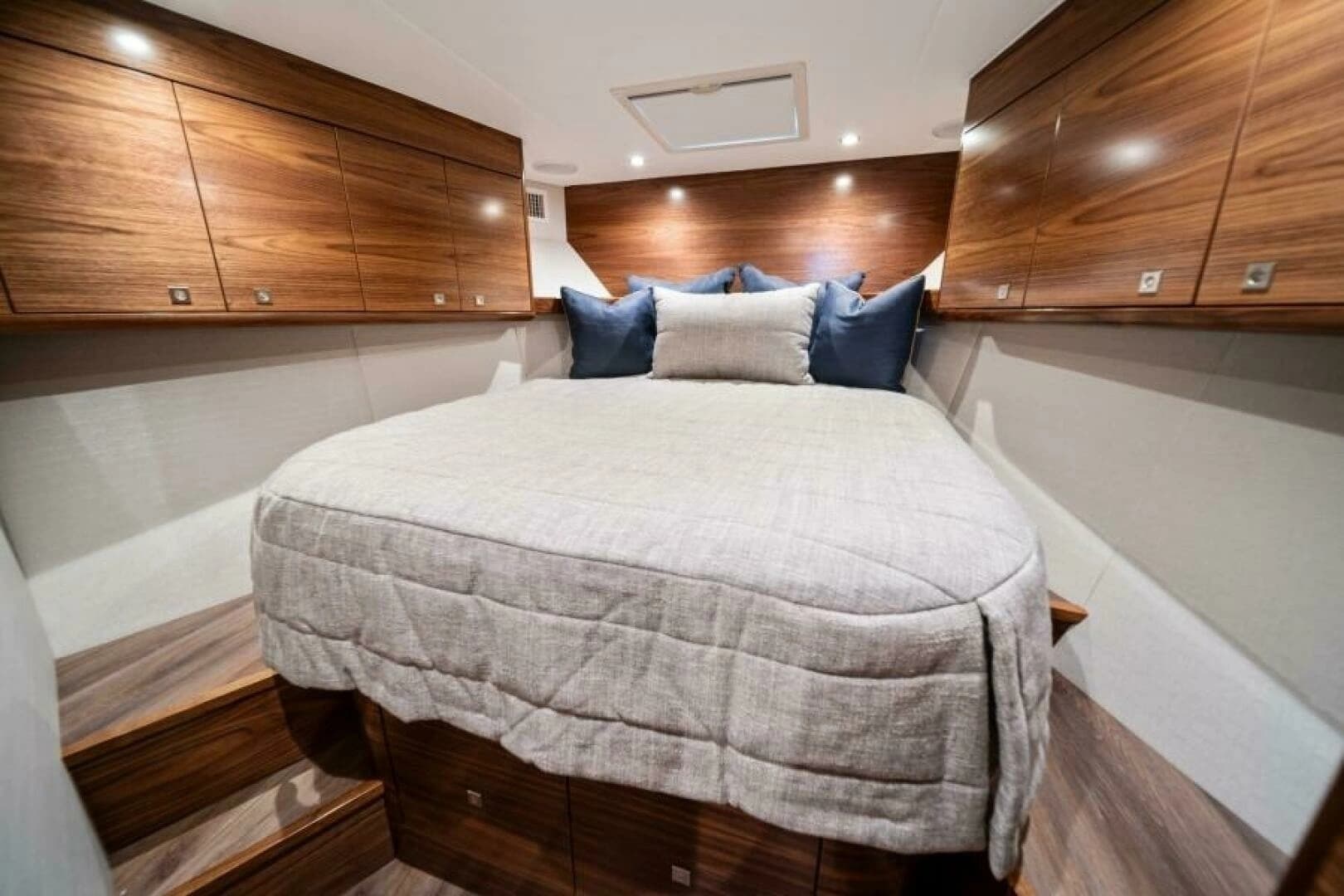 2027 Viking 46 Billfish - Image 4