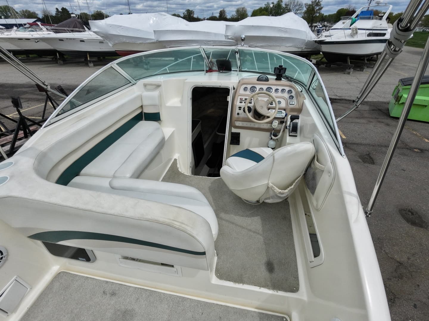 1998 Rinker 266 Fiesta Vee - Image 32