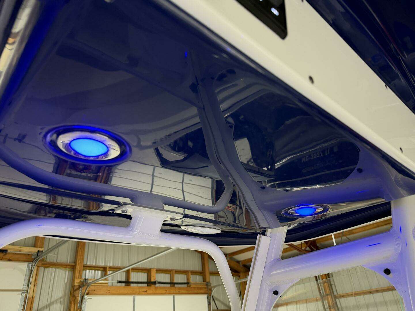 2016 Everglades 230 Center Console - Image 30