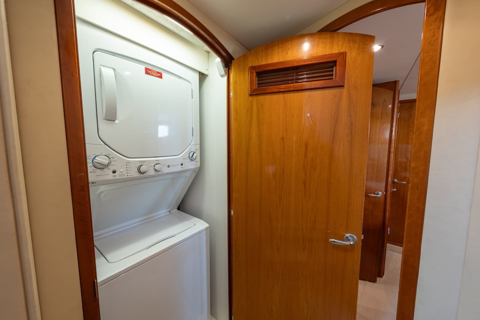 2004 Hatteras Sport Deck - Image 11