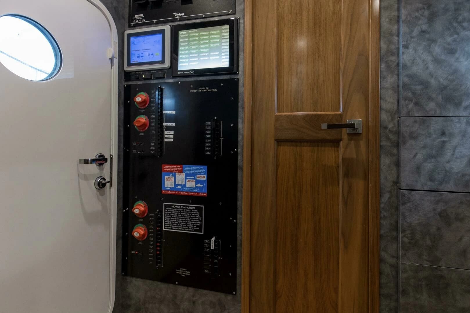 2016 Viking 92 Enclosed Bridge - Image 46