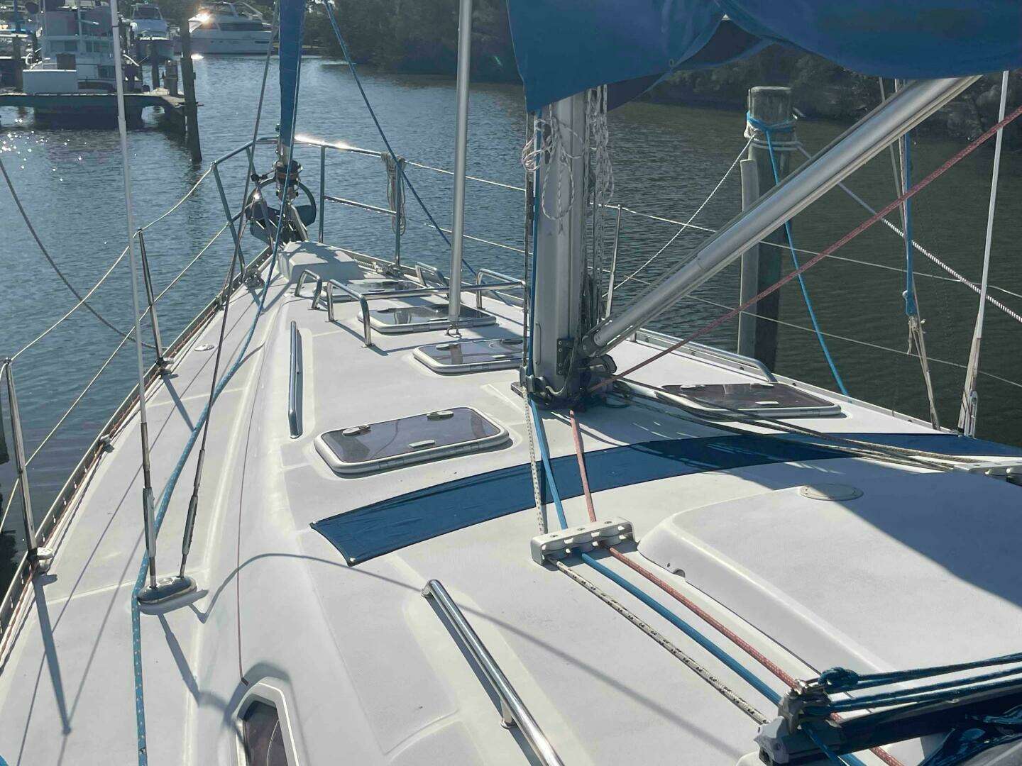 2006 Beneteau 393 - Image 14