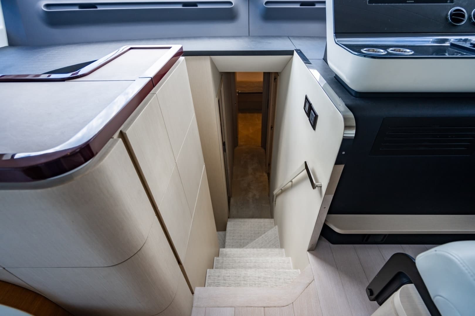 2023 Azimut Fly 68 - Image 12