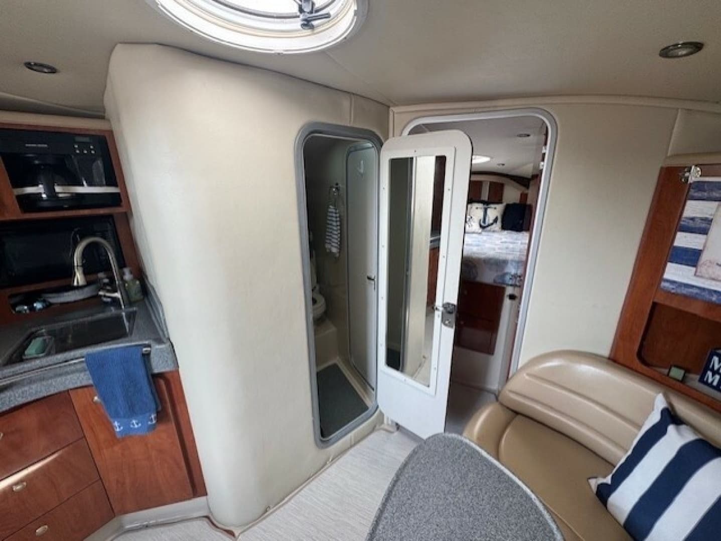 2006 Larson 370 Cabrio - Image 11
