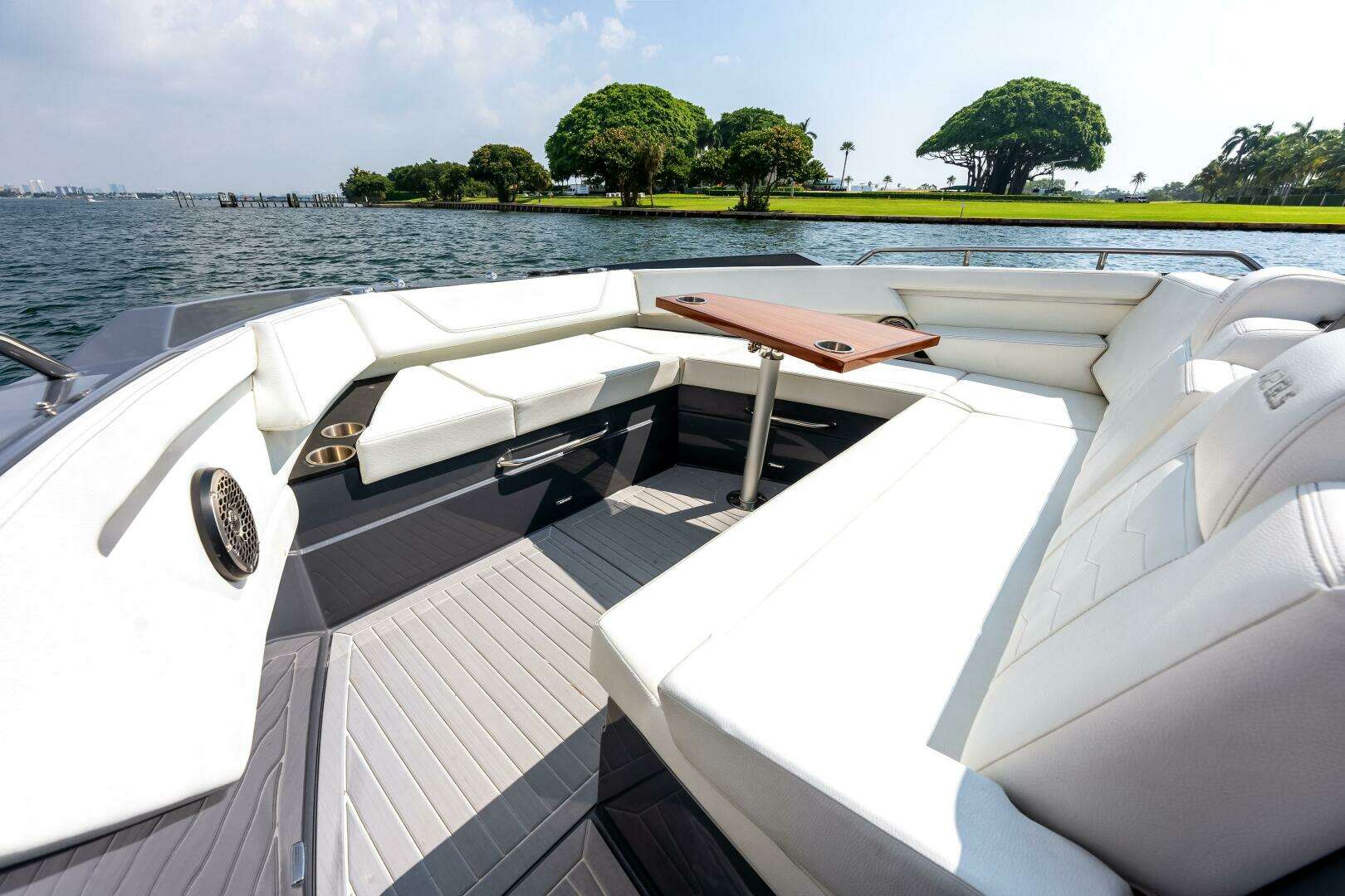 2023 Cruisers Yachts 42 GLS OB - Image 22
