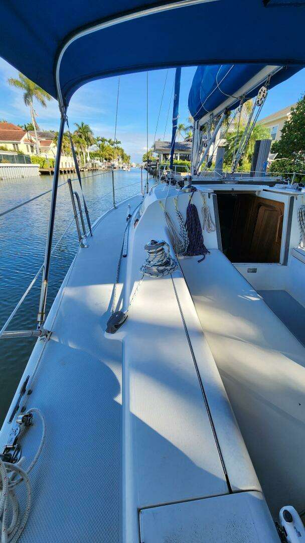 1995 Catalina 320 - Image 8