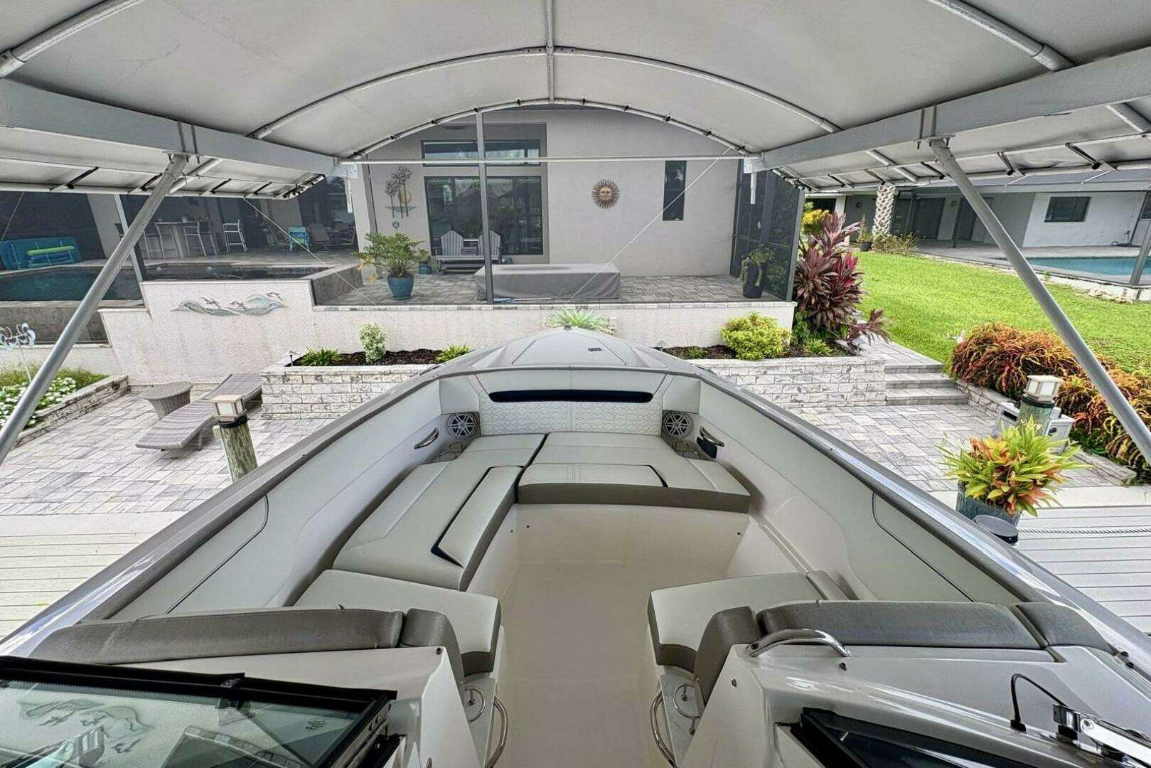 2024 Tiara Sport 34 LX - Image 18
