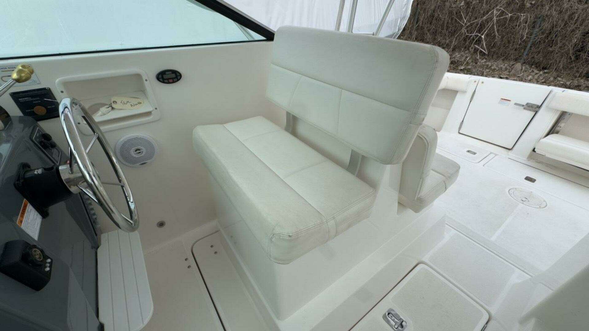 2005 Tiara Yachts 2900 Open - Image 15