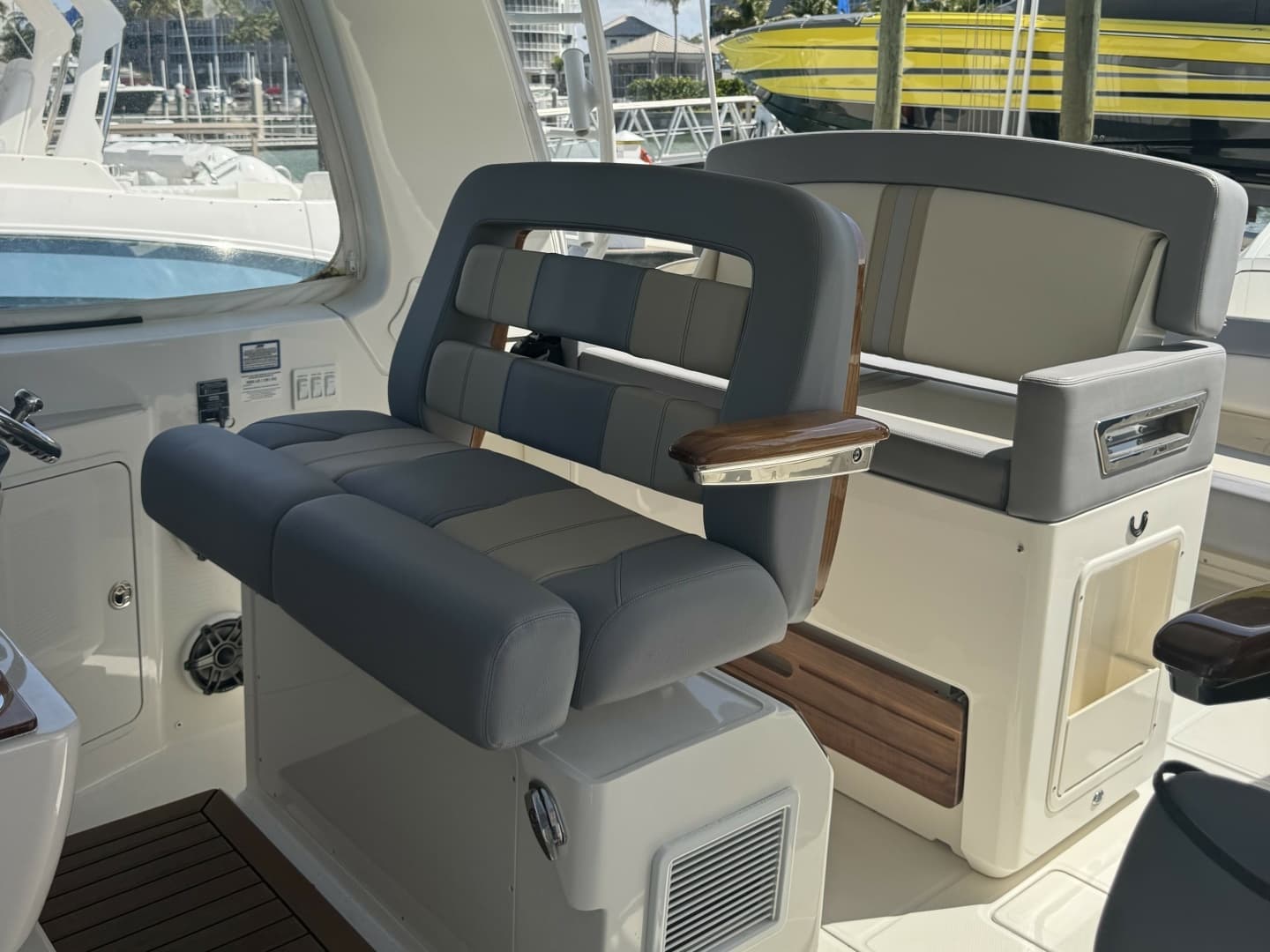 2024 Boston Whaler 380 Realm - Image 12