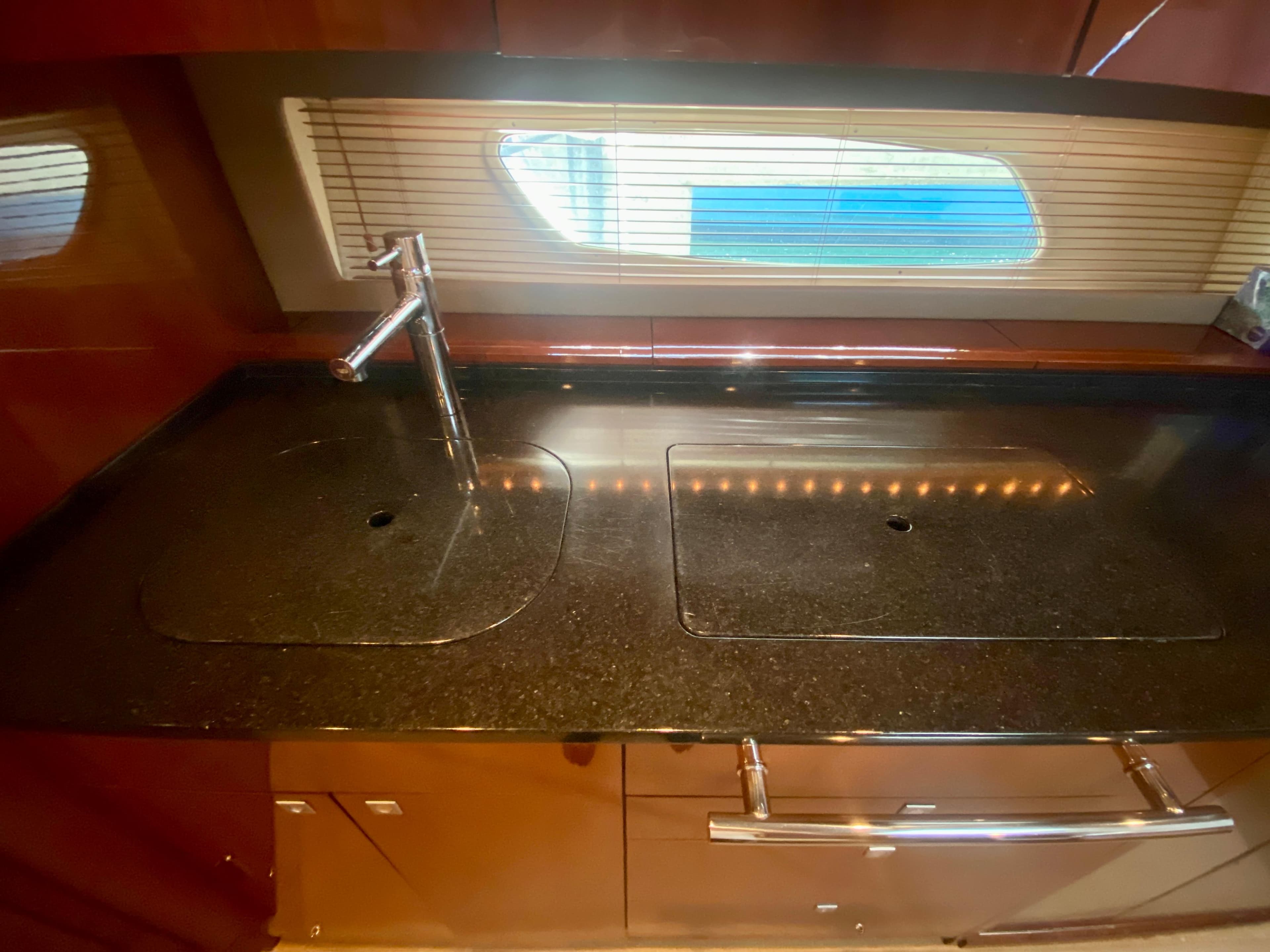 2010 Sea Ray 450 Sundancer - 53