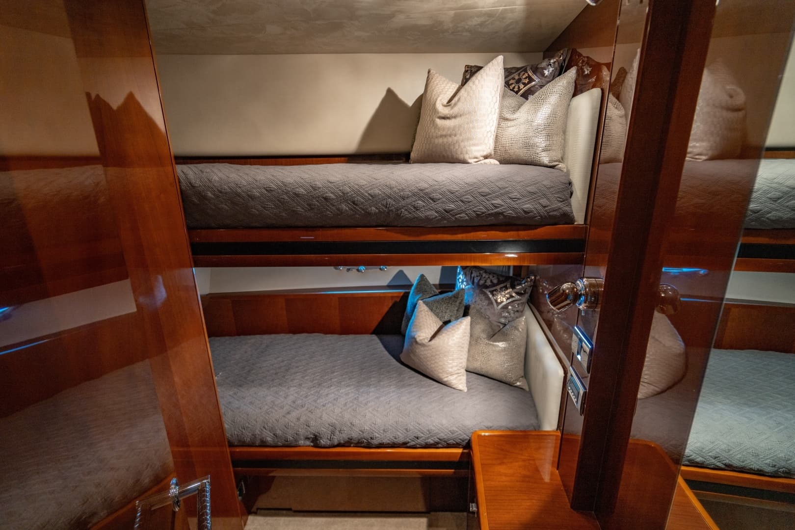2010 Princess 95 M/Y - Image 9