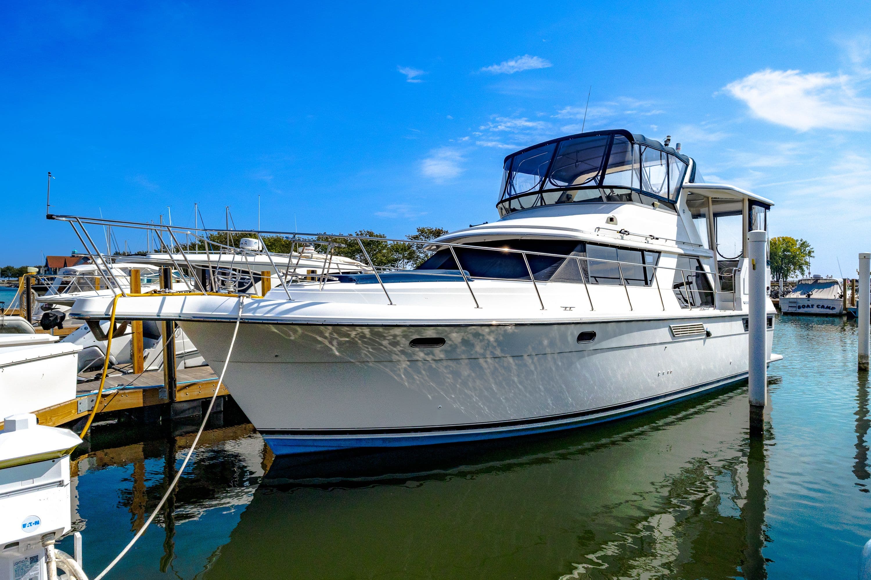 1994 Carver 440 Aft Cabin Motor Yacht