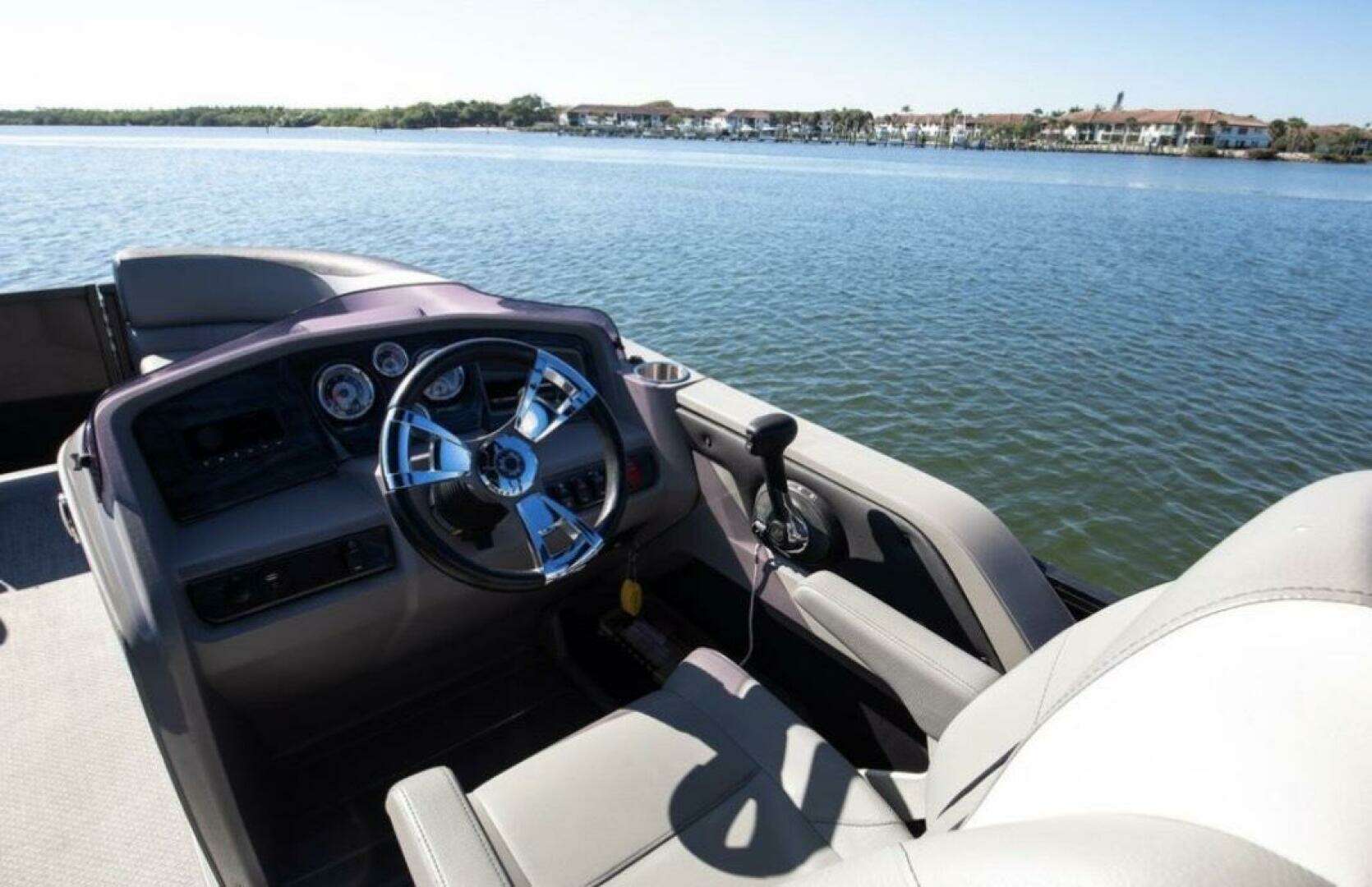 2021 Avalon LSZ Quad Lounger 24 - Image 4