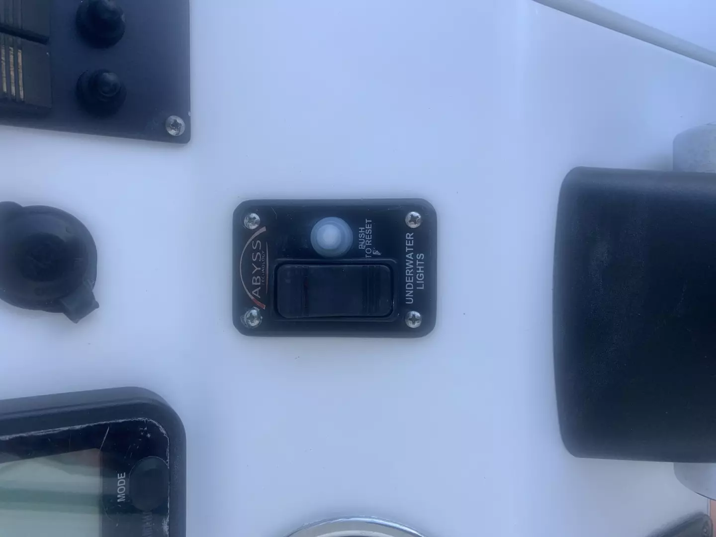 2010 Regulator 26 Forwarding Seating - Image 13