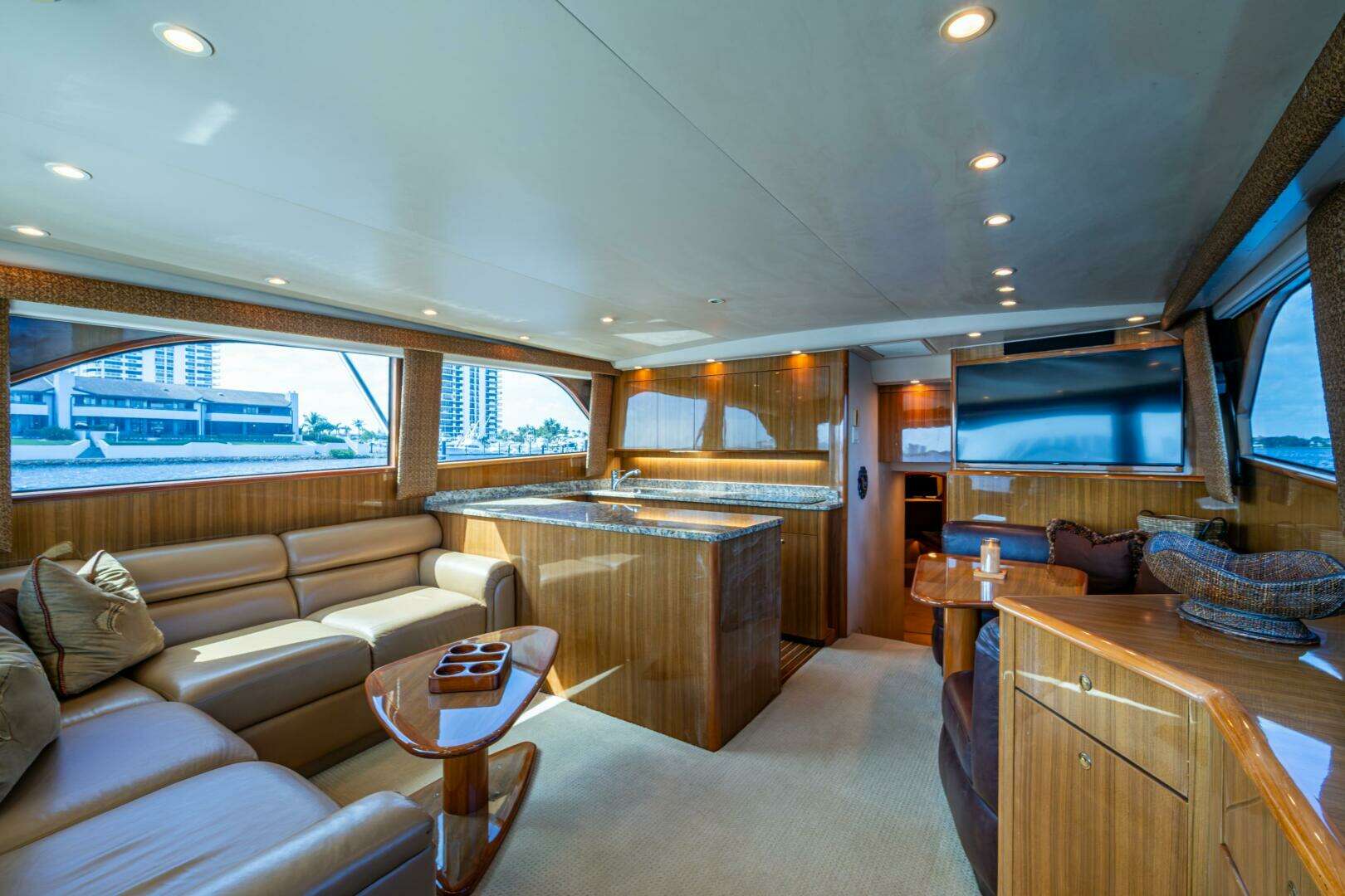 2006 Viking 52 Convertible - Image 2