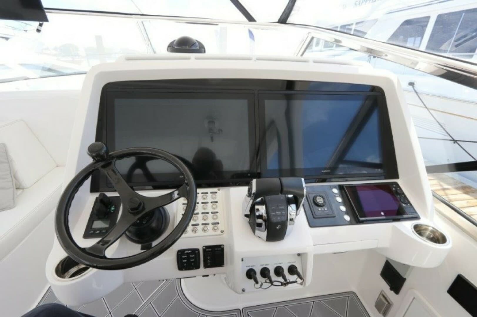 2019 Intrepid 475 Sport Yacht - Image 30