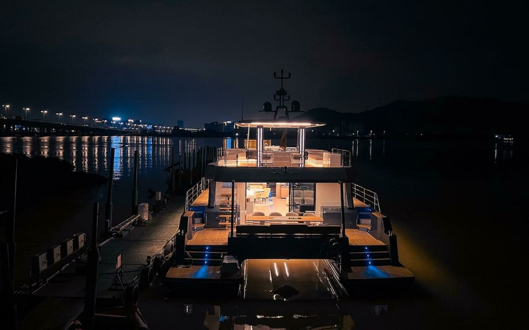 2026 Diamond Yachts EF56 Power Catamaran - Image 30