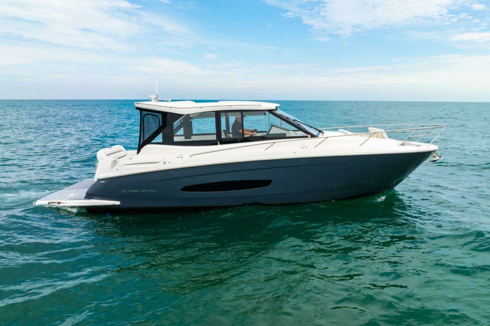 2022 Regal 36 Grande Coupe - Image 12