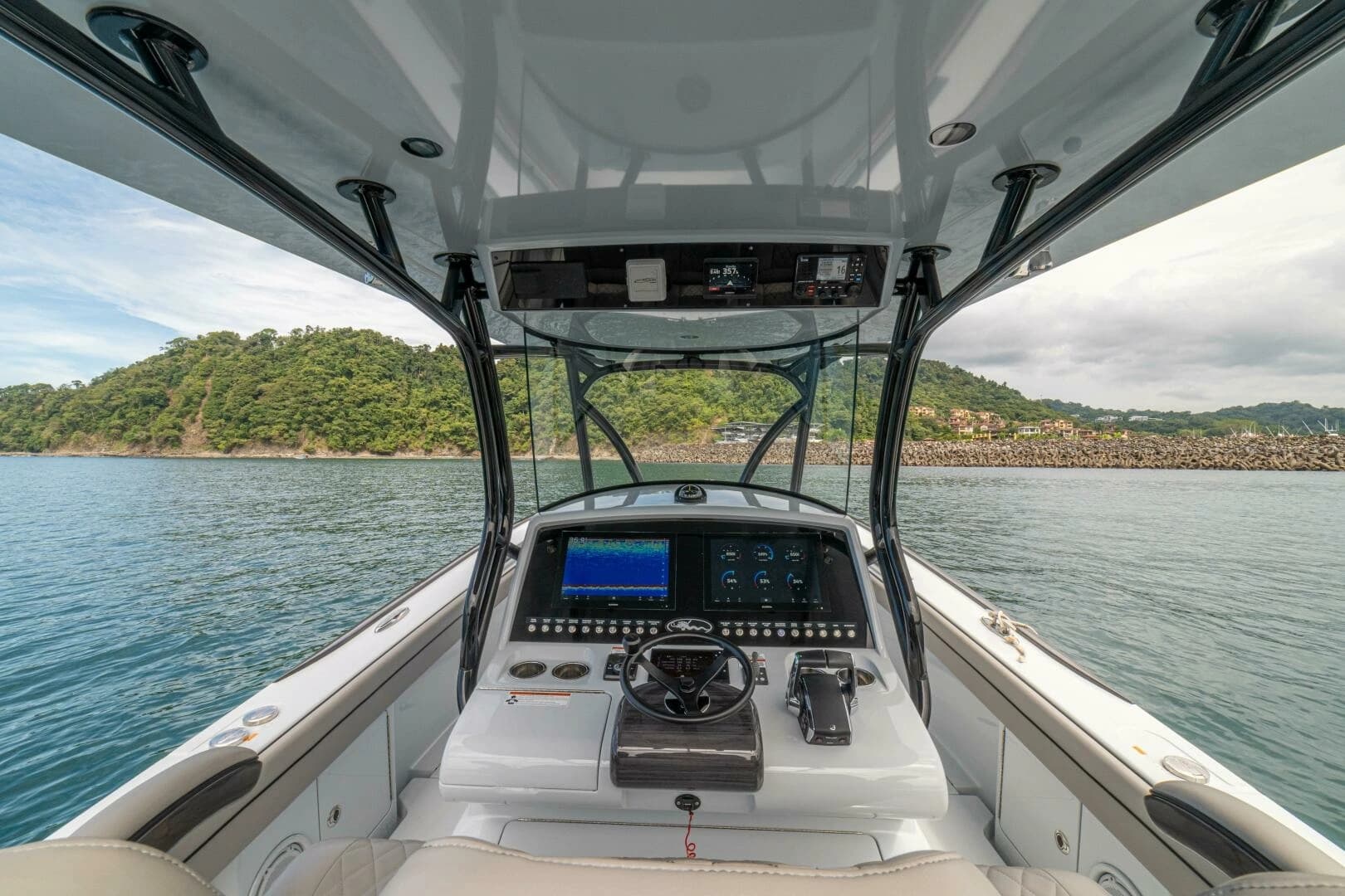 2024 Valhalla Boatworks V-33 - Image 15