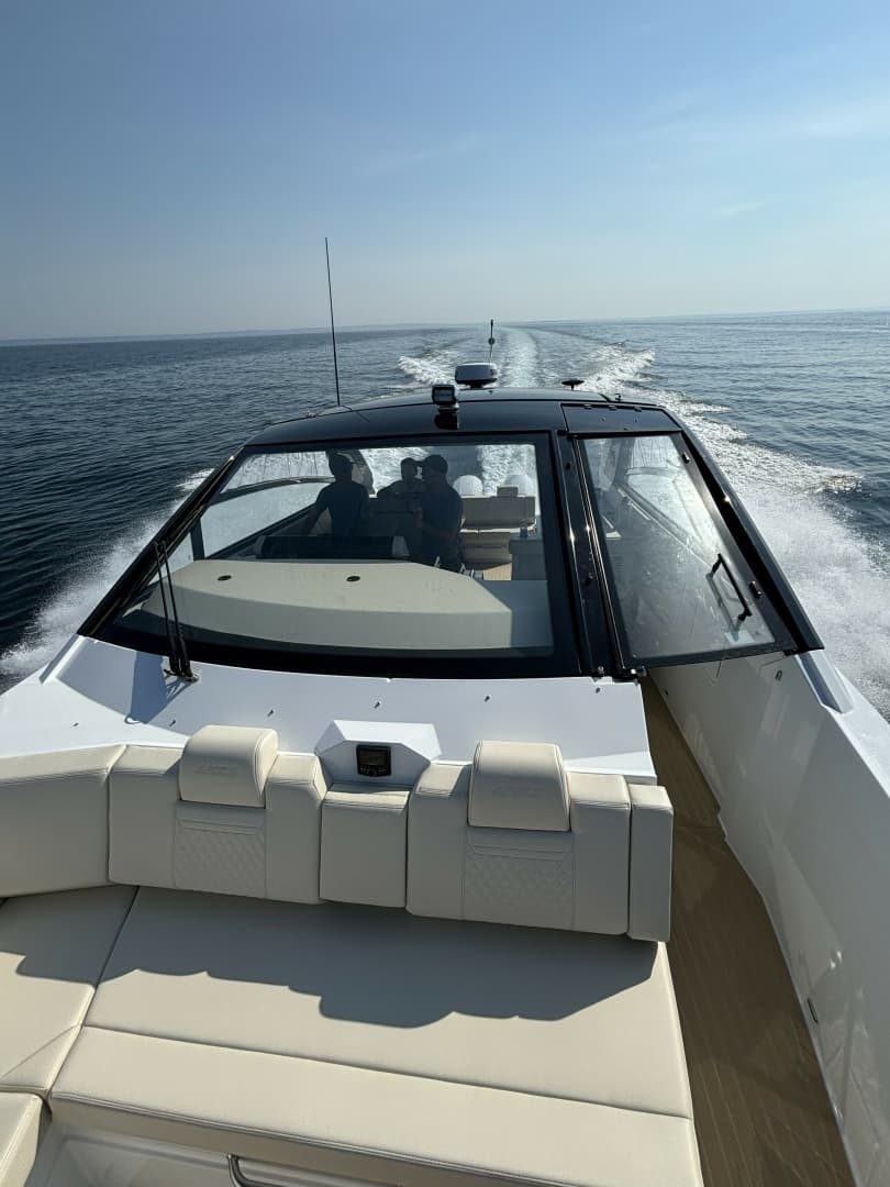 2024 Cruisers Yachts 42 GLS OB - Image 6