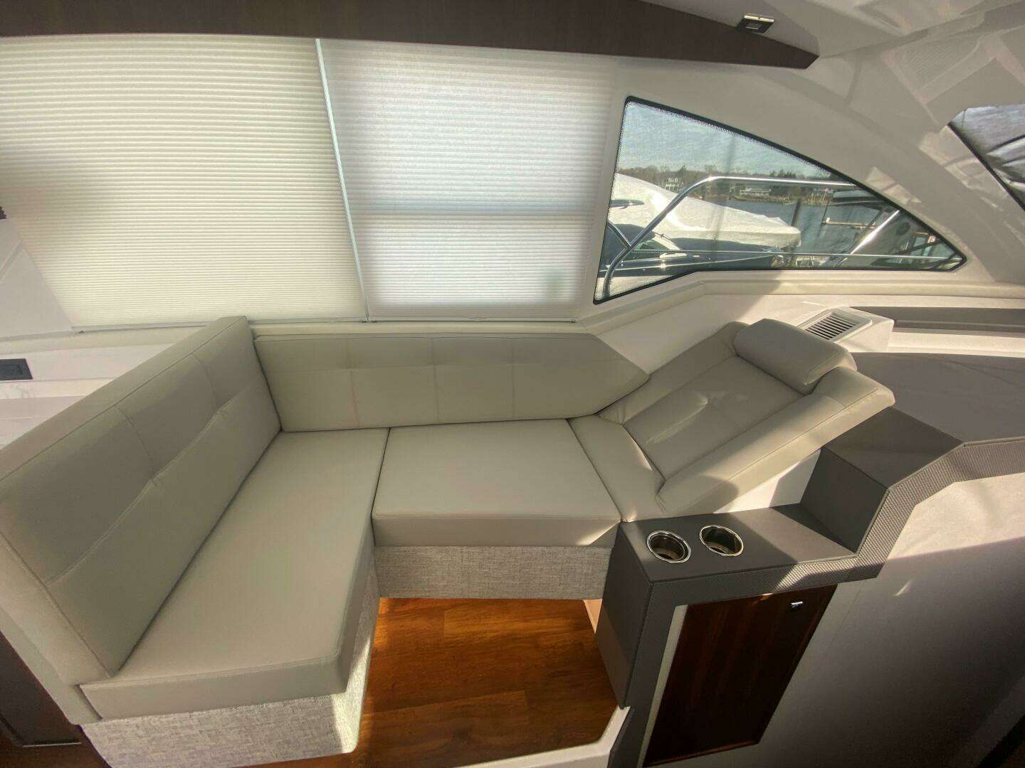 2023 Cruisers 42 Cantius - Image 8