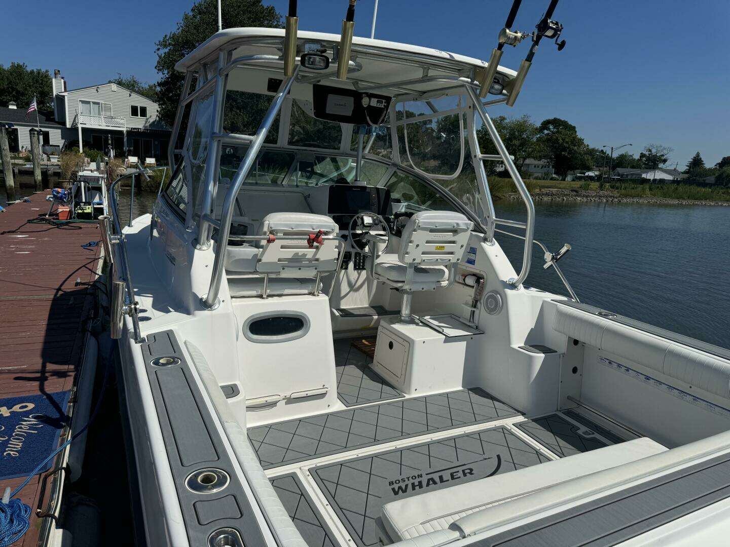 2002 Boston Whaler 275 Conquest - Image 7