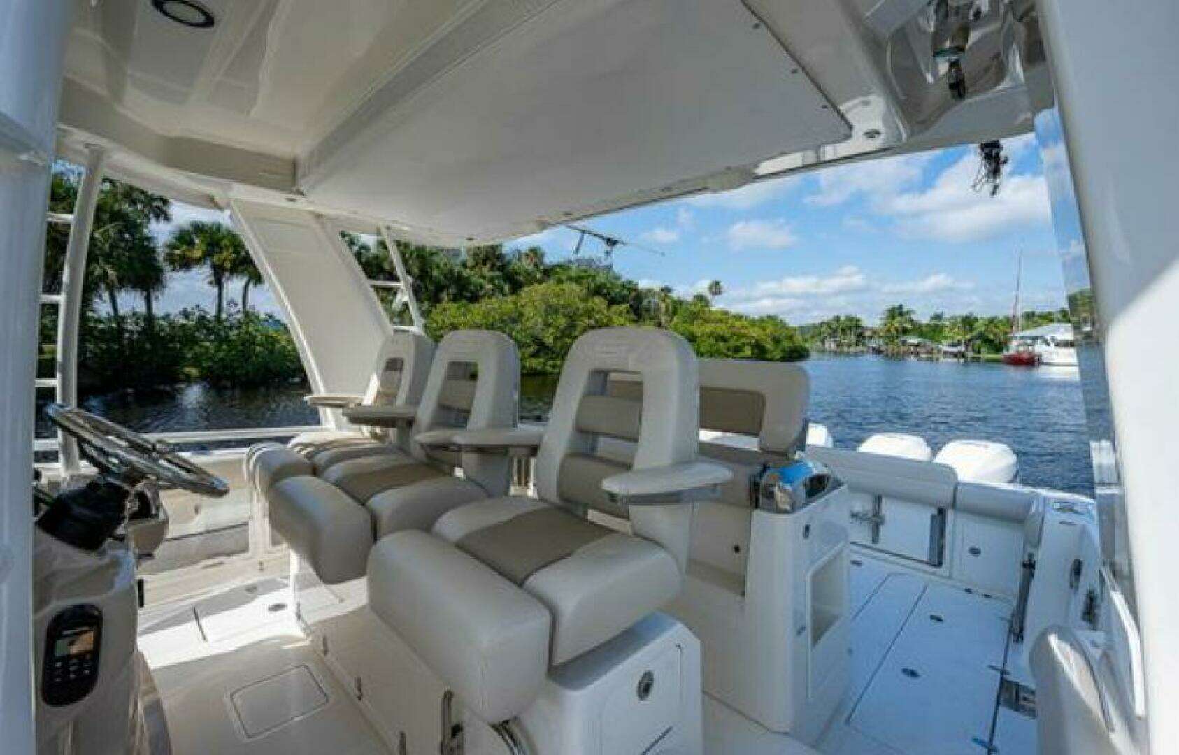 2020 Boston Whaler Outrage - Image 11
