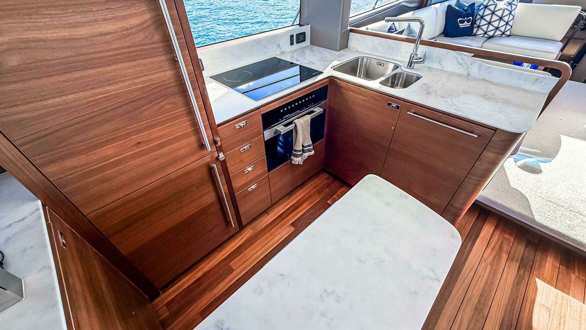 2026 Princess S65 Sportbridge - Image 28