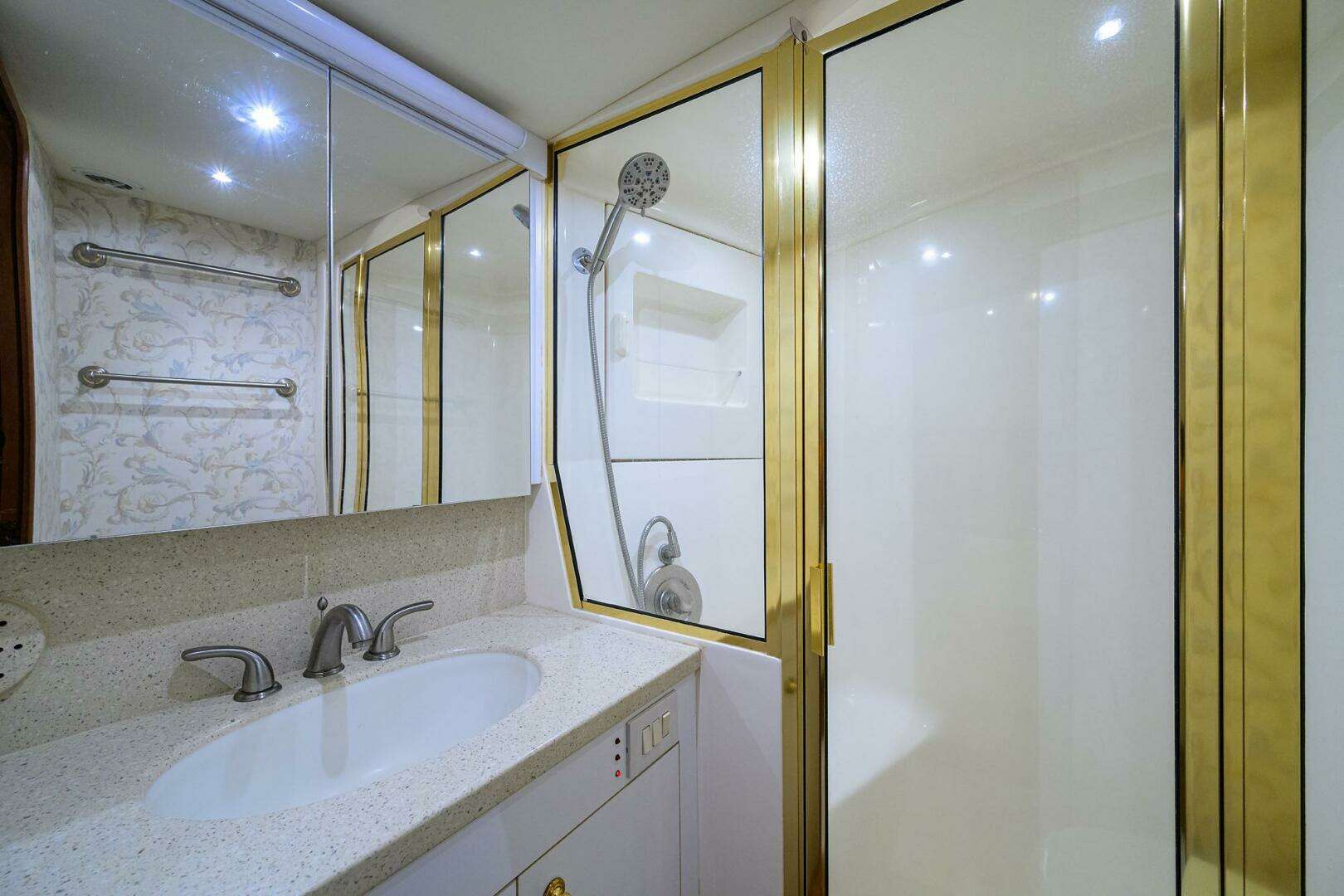 2004 Ocean Yachts 50 Super Sport - Image 10