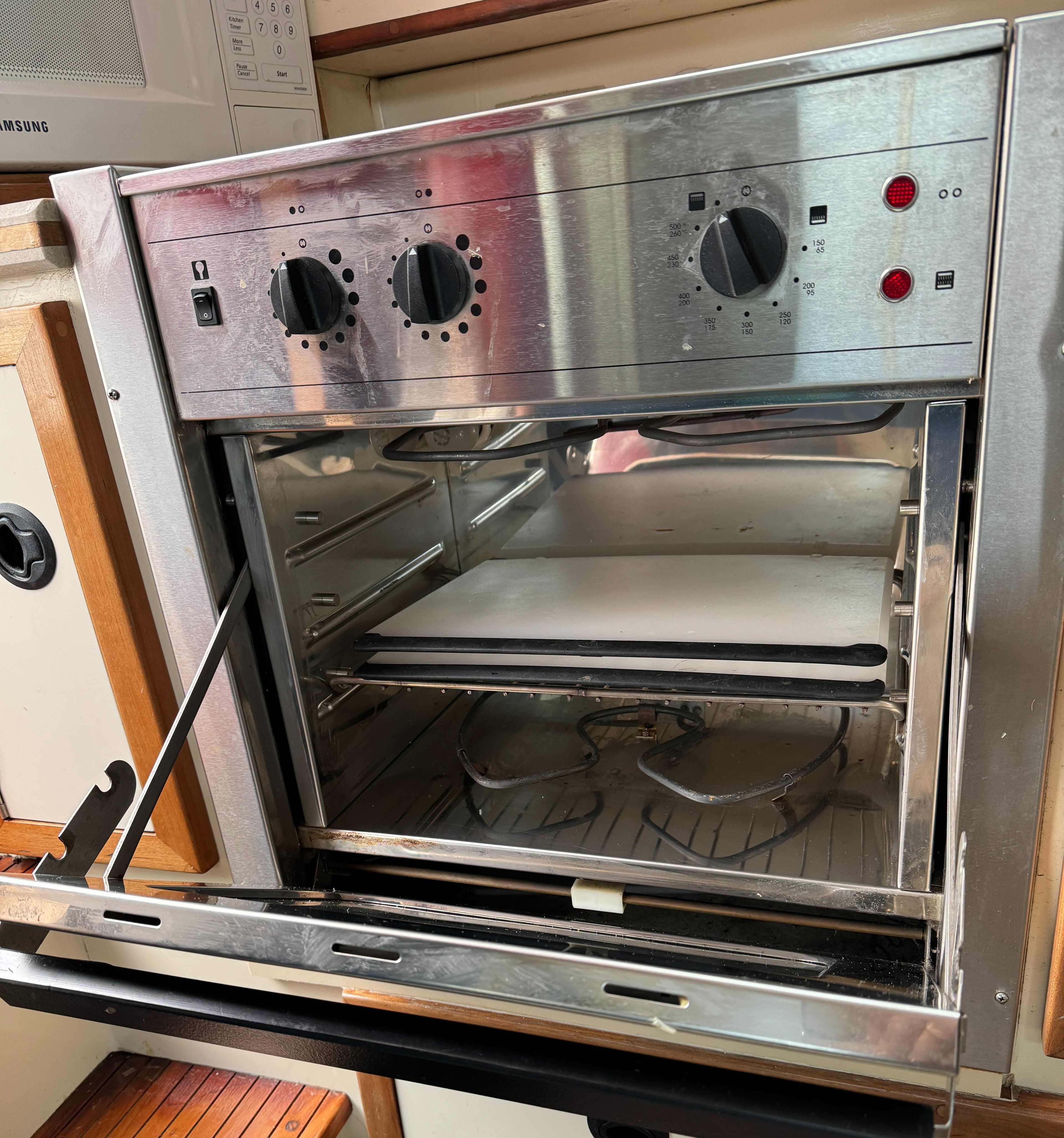 Stainless steel oven in a 2001 Albin 32+2 boat galley.
