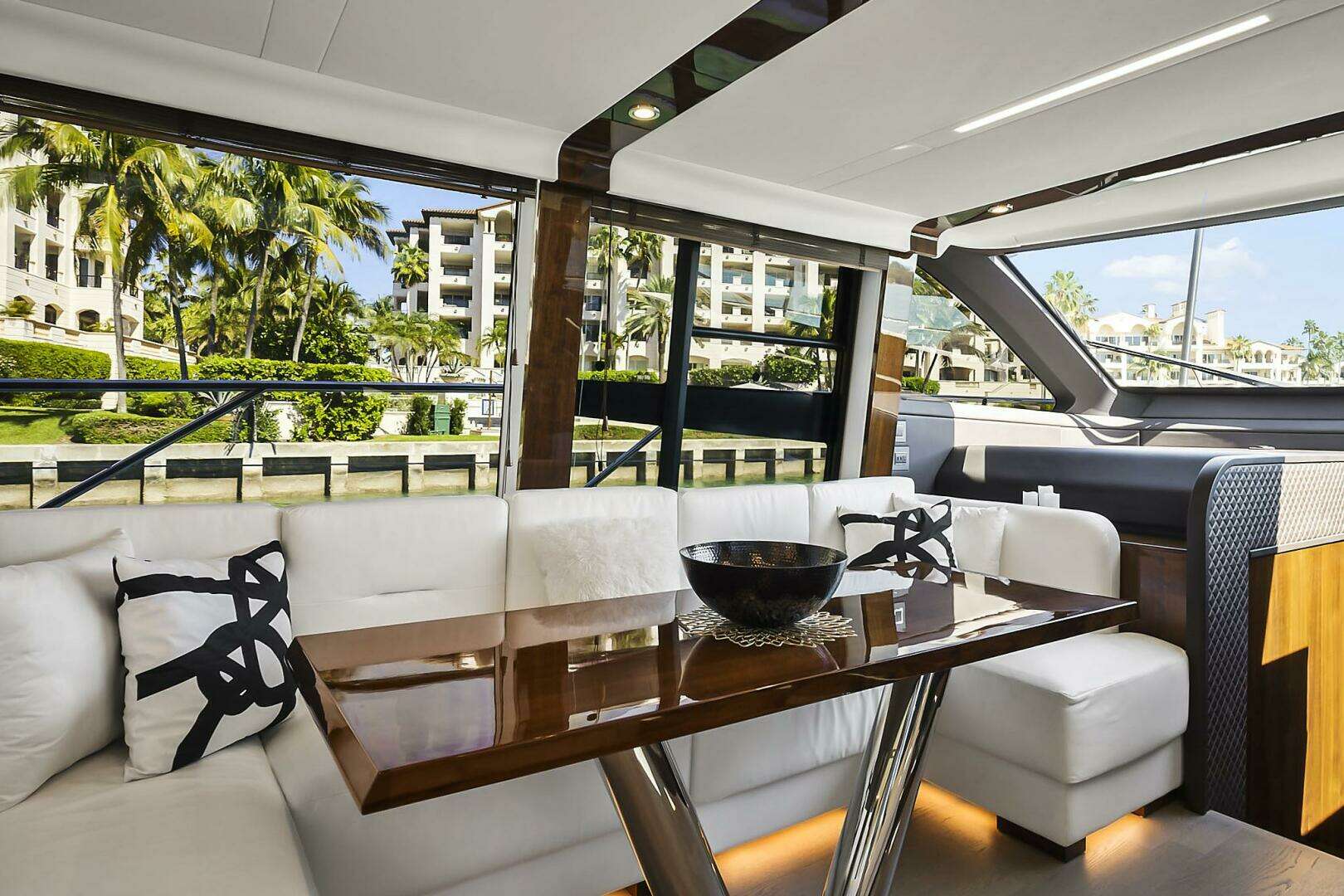 2021 Fairline Squadron 68 - Image 13