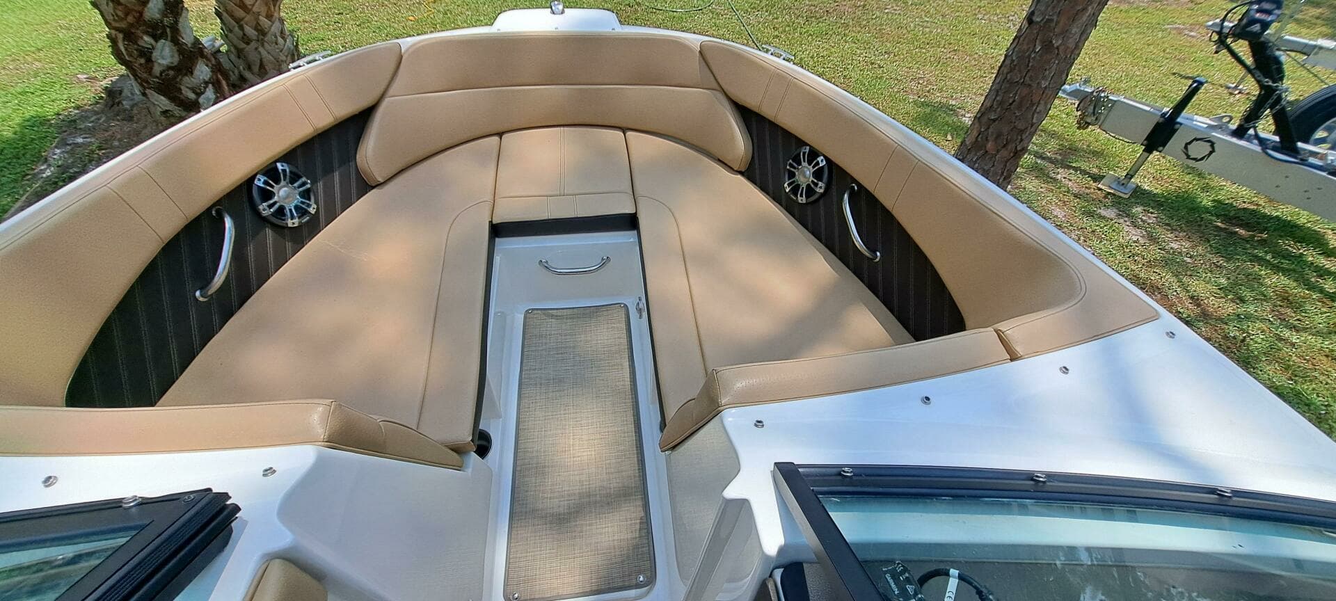 2019 Sea Ray SPX 230 OB - Image 11