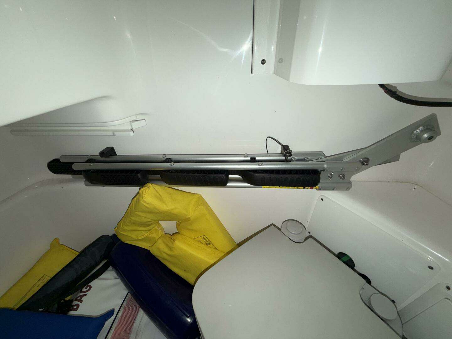 2016 Everglades 230 Center Console - Image 50
