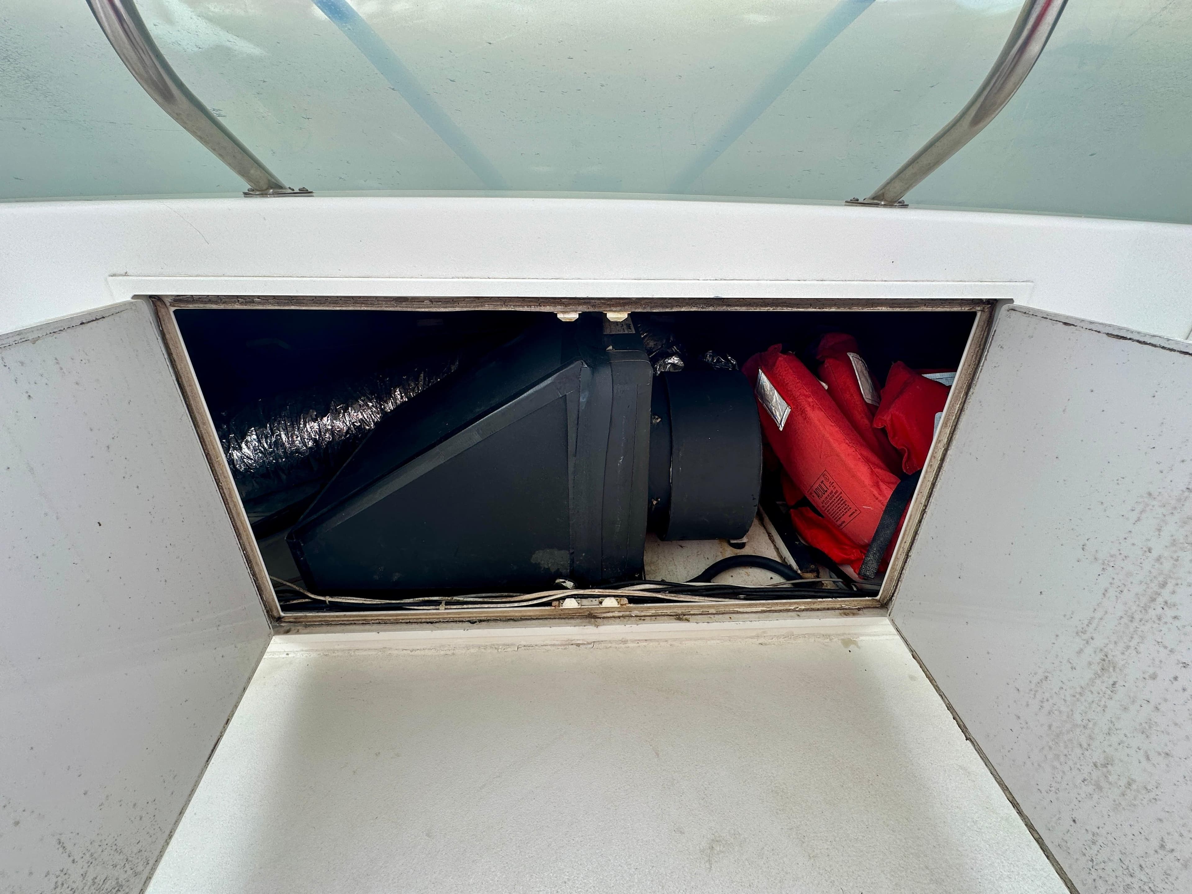 1994 Hatteras 46 Convertible - 61